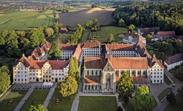 Foto: Staatliche Schlösser und Gärten Baden-Württemberg, Günther Bayerl Kloster und Schloss Salem, Luftbild